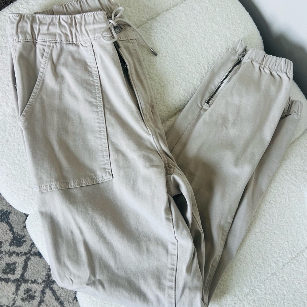 American Eagle Outfitters Tan Cargo Joggers Relaxed with Elastic Waist